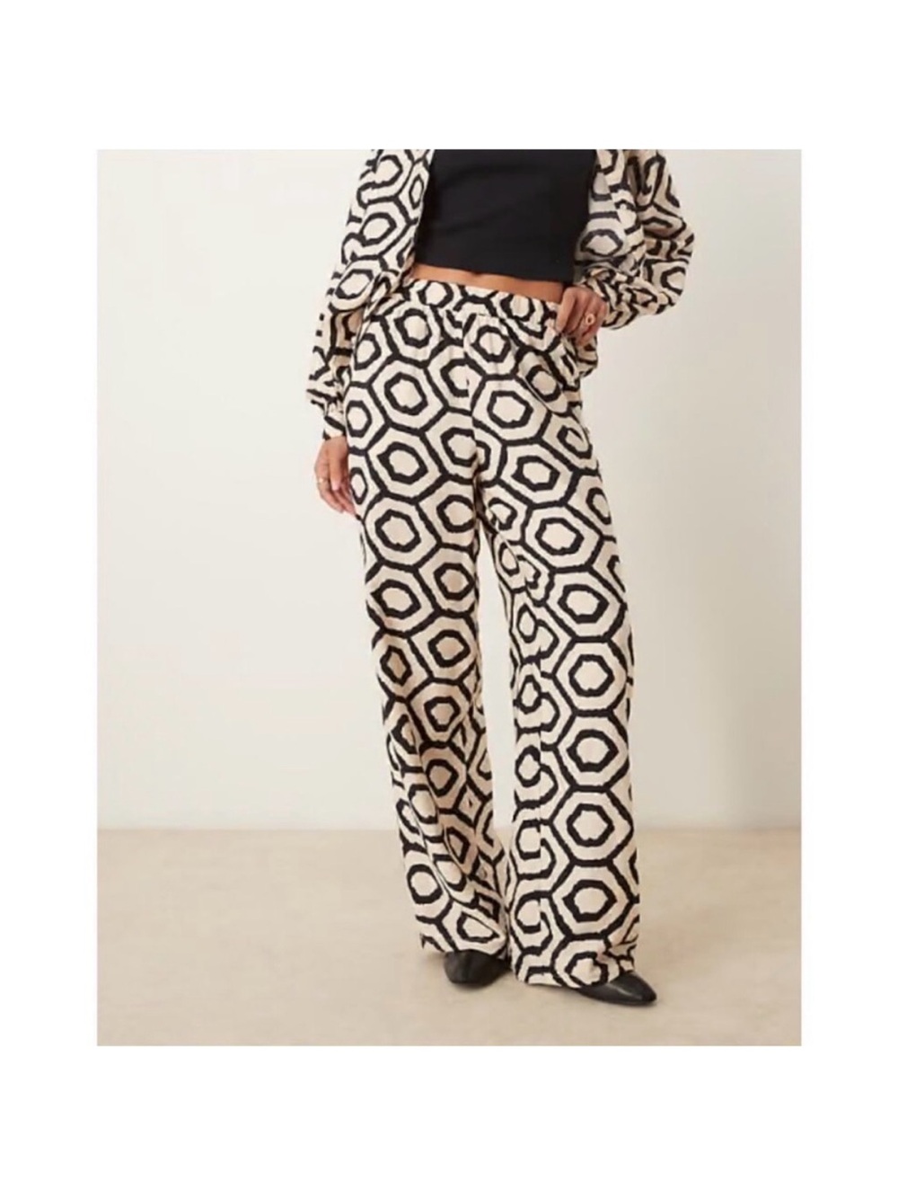 Sincerely Jules Cream Black Geometric Hexagon Wide Leg Pants Medium